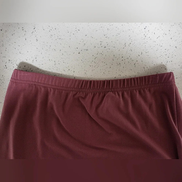 Newport News - Polyester/Spandex - Blush Tone Skirt - Elastic Waistband- Size S - Picture 5 of 5